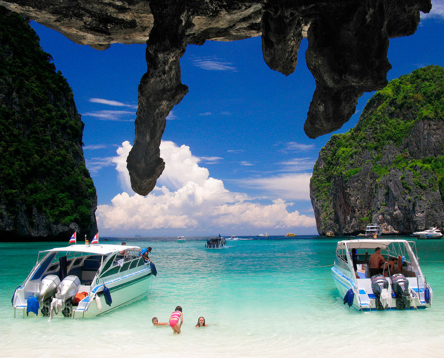 Phi Phi Bamboo SpeedBoat Tour