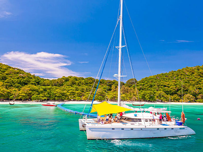 Private catamaran Yacht to Phi Phi Islands